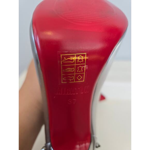 Elegant Silver Spiked Heels - Picture 4 of 9